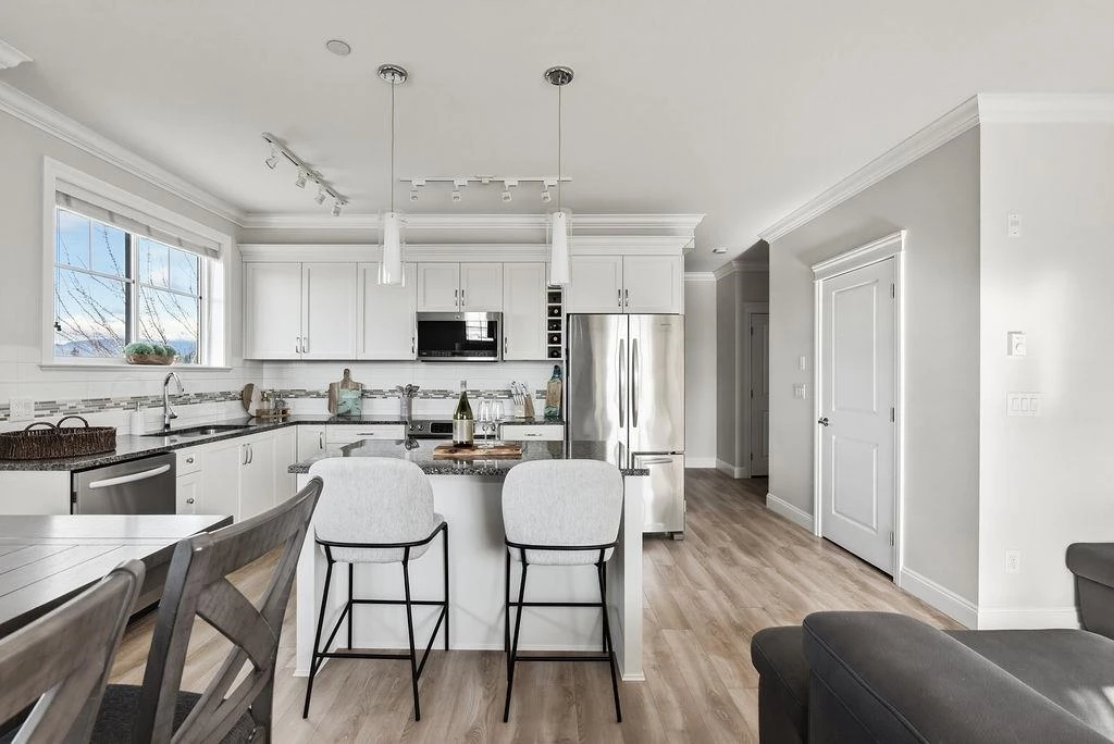 Kitchen Photo of 305 11862 226 Street, Maple Ridge, BC