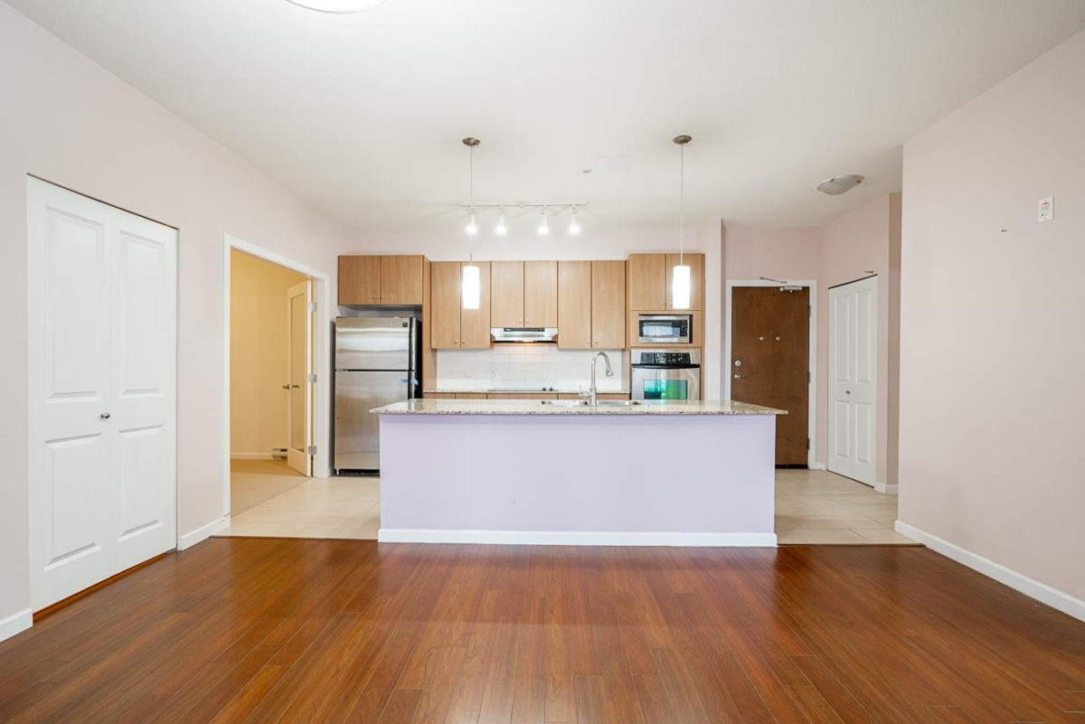 Dining Area Photo of 202 15388 101 Avenue, Surrey, BC