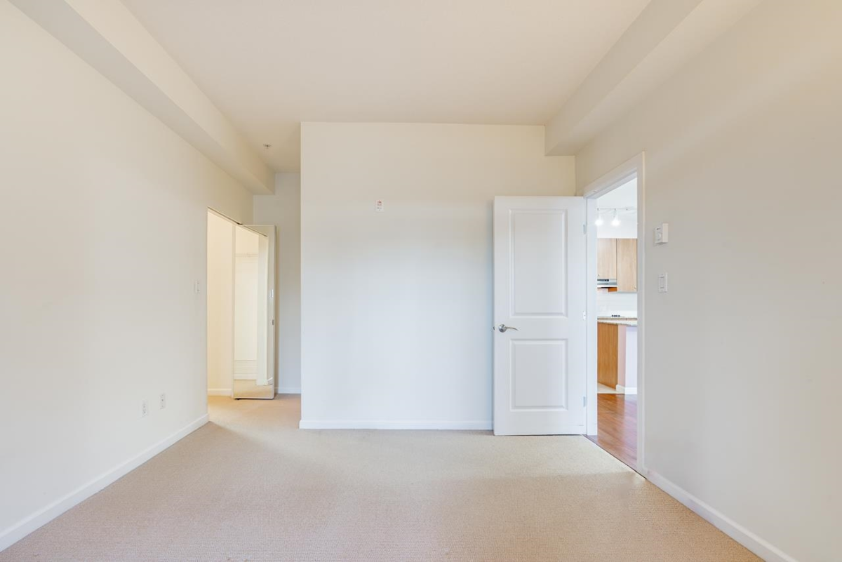 Powder Room Photo of 202 15388 101 Avenue, Surrey, BC