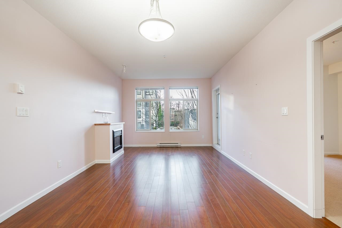 Primary Bathroom Photo of 202 15388 101 Avenue, Surrey, BC