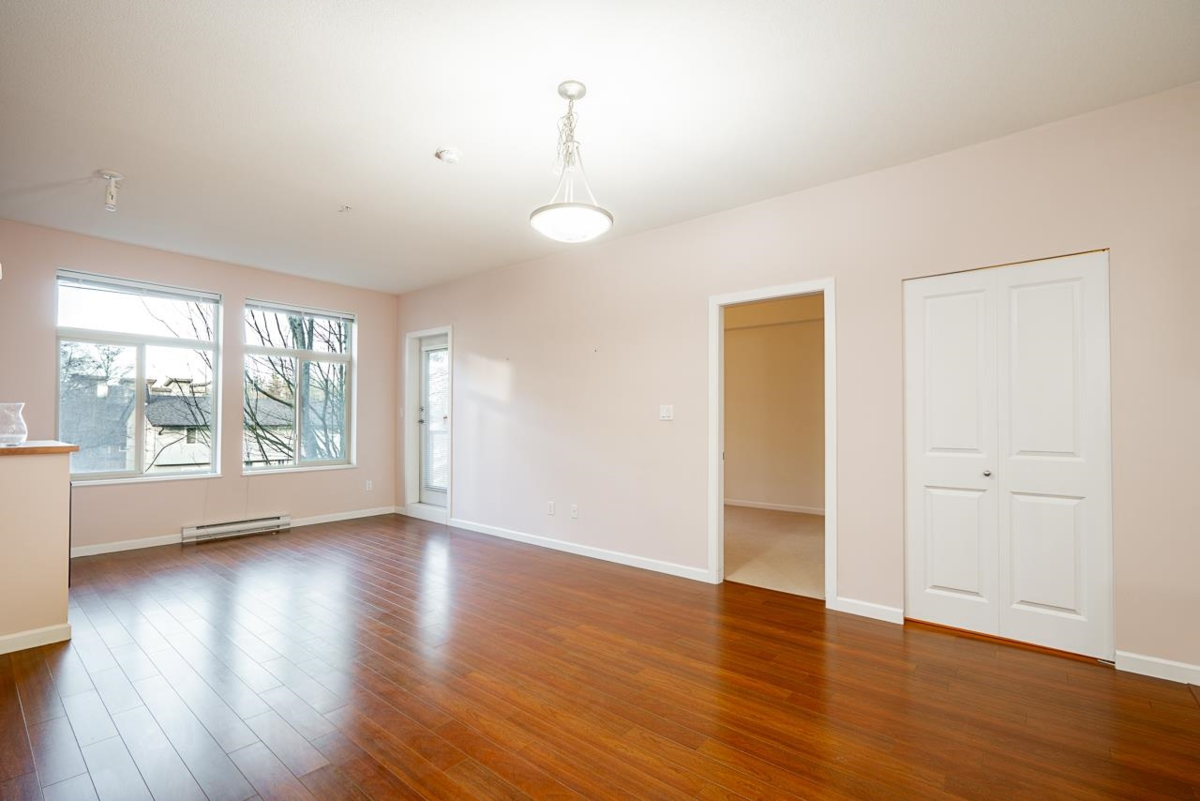 Walk-In Closet Photo of 202 15388 101 Avenue, Surrey, BC