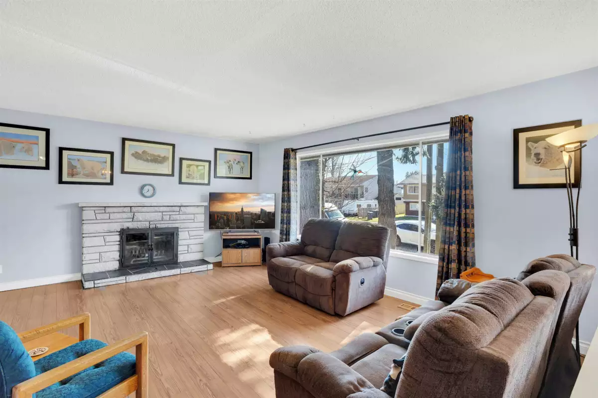 Family Room Photo of 14663 109 Avenue, Surrey, BC