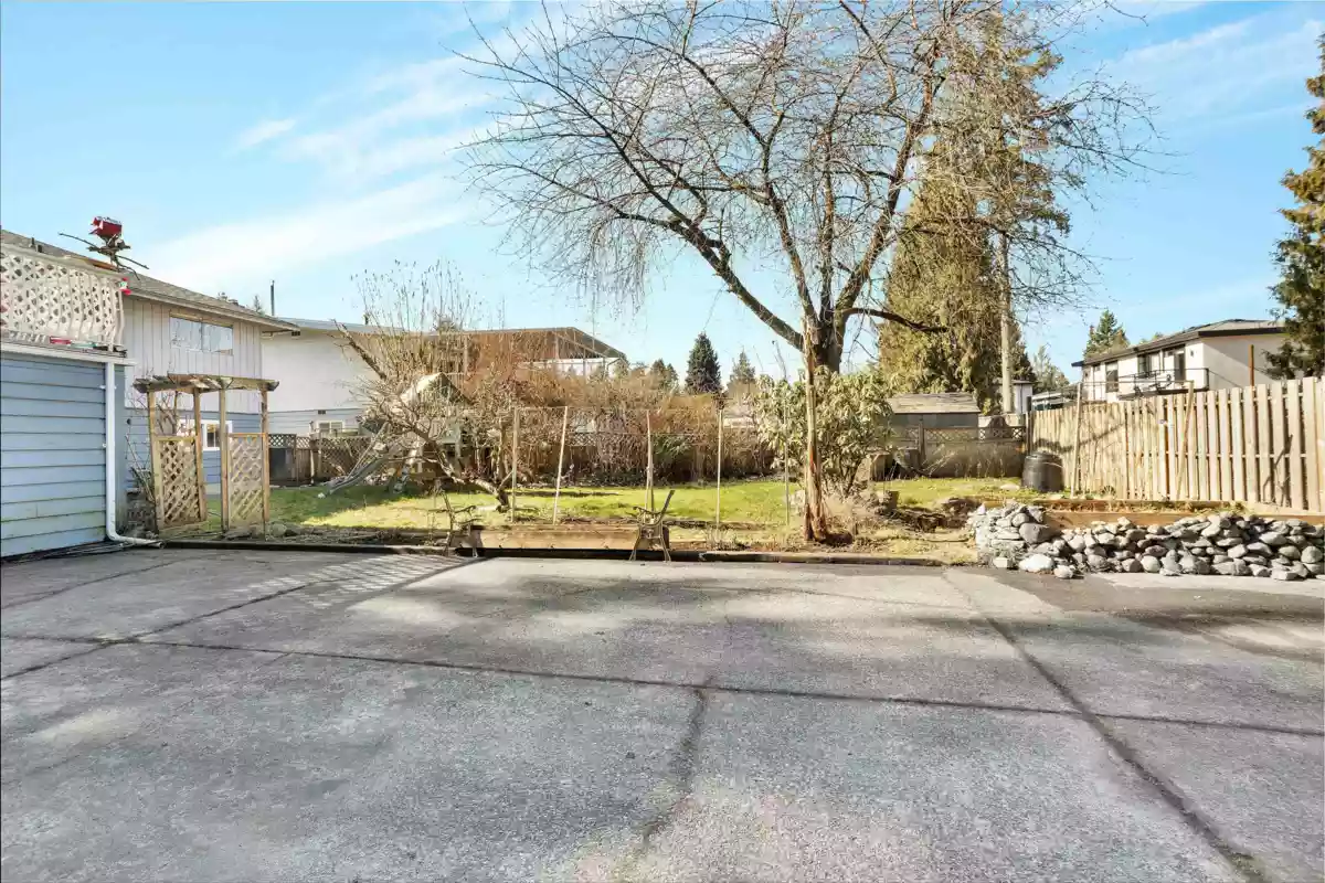 Front Yard Photo of 14663 109 Avenue, Surrey, BC