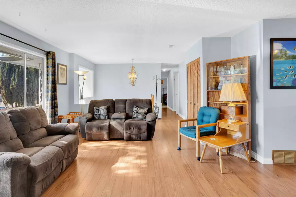 Kitchen Island Photo of 14663 109 Avenue, Surrey, BC