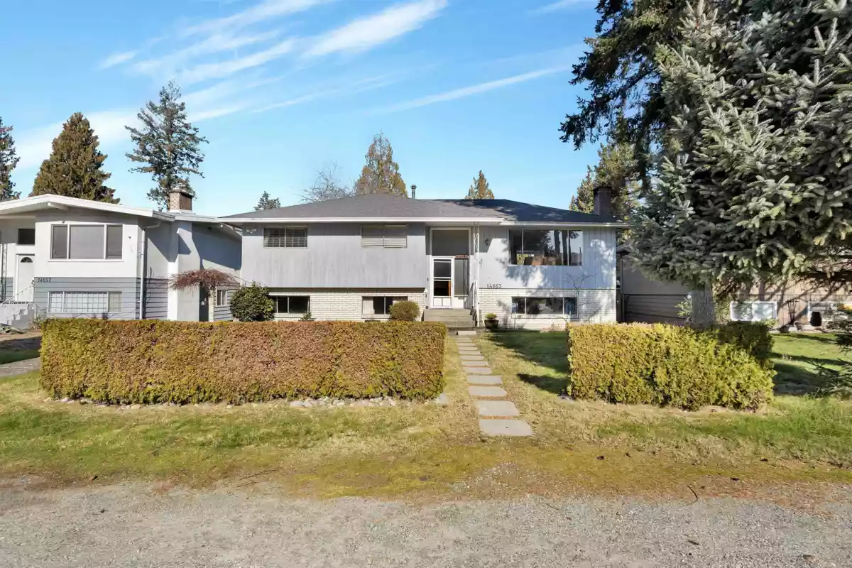 Living Room Photo of 14663 109 Avenue, Surrey, BC