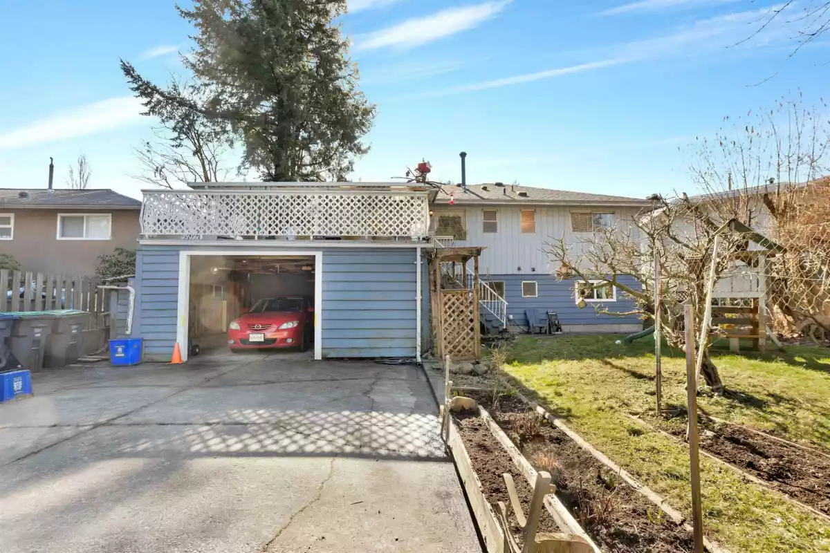 Swimming Pool Photo of 14663 109 Avenue, Surrey, BC