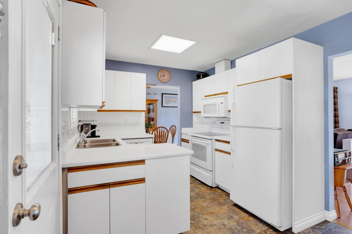 Walk-In Closet Photo of 14663 109 Avenue, Surrey, BC