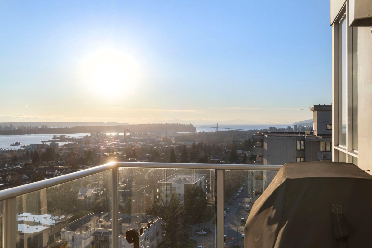 Kitchen Photo of 1401 120 W 16th Street, North Vancouver, BC