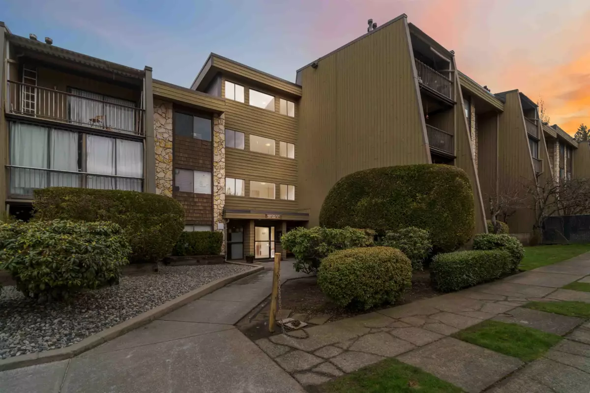 Entry Foyer Photo of 119 9101 Horne Street, Burnaby, BC