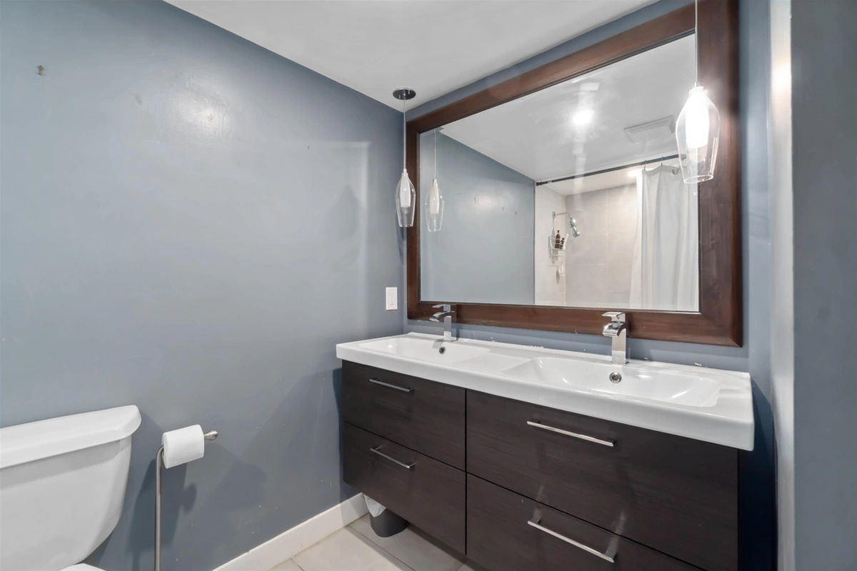 Primary Bathroom Photo of 119 9101 Horne Street, Burnaby, BC