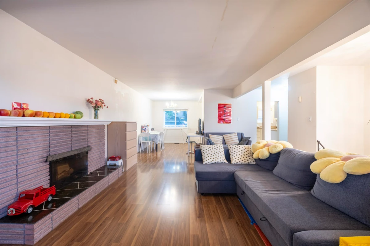 Dining Area Photo of 675 Duncan Avenue, Burnaby, BC