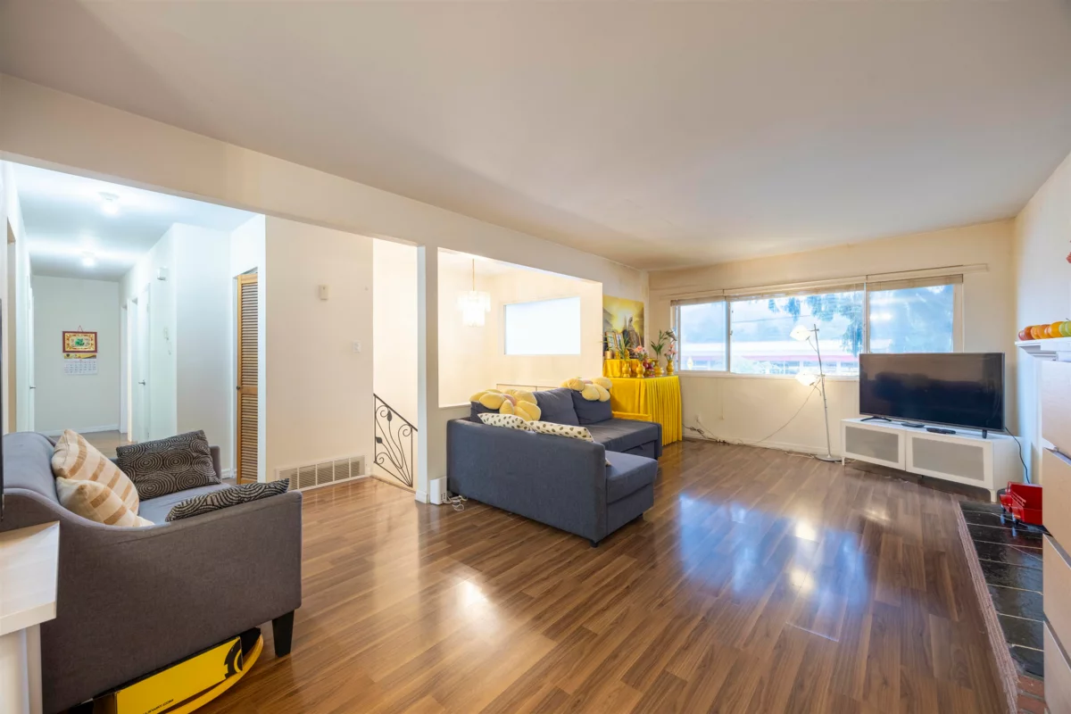 Family Room Photo of 675 Duncan Avenue, Burnaby, BC