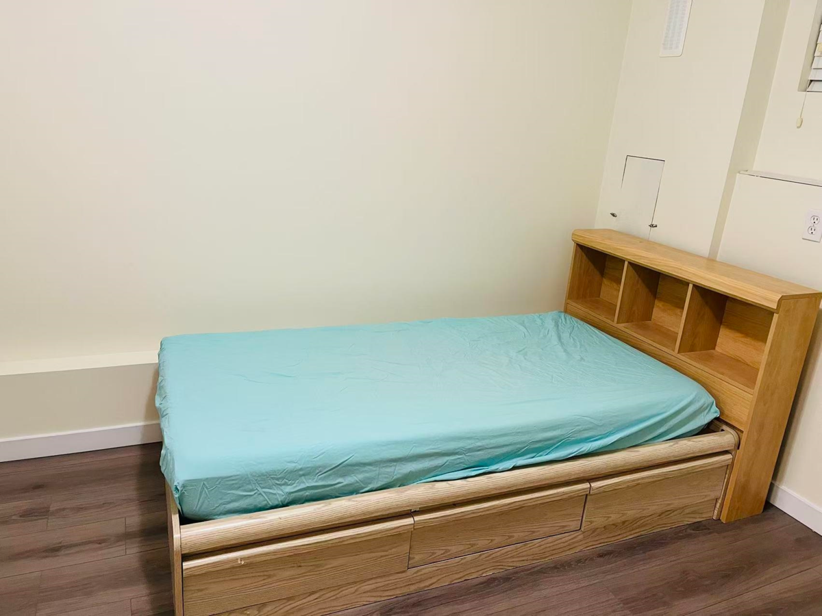 Front Yard Photo of 675 Duncan Avenue, Burnaby, BC