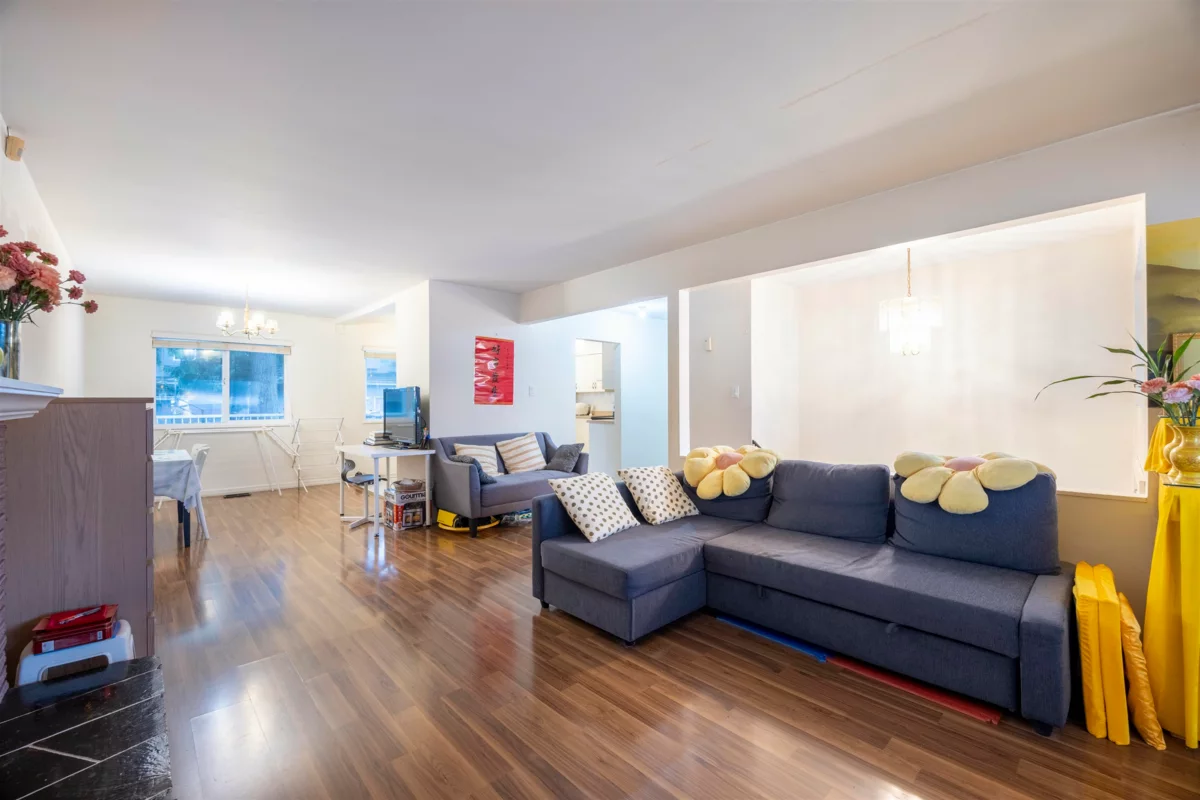 Kitchen Photo of 675 Duncan Avenue, Burnaby, BC