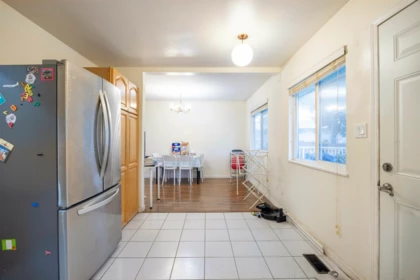 Primary Bathroom Photo of 675 Duncan Avenue, Burnaby, BC
