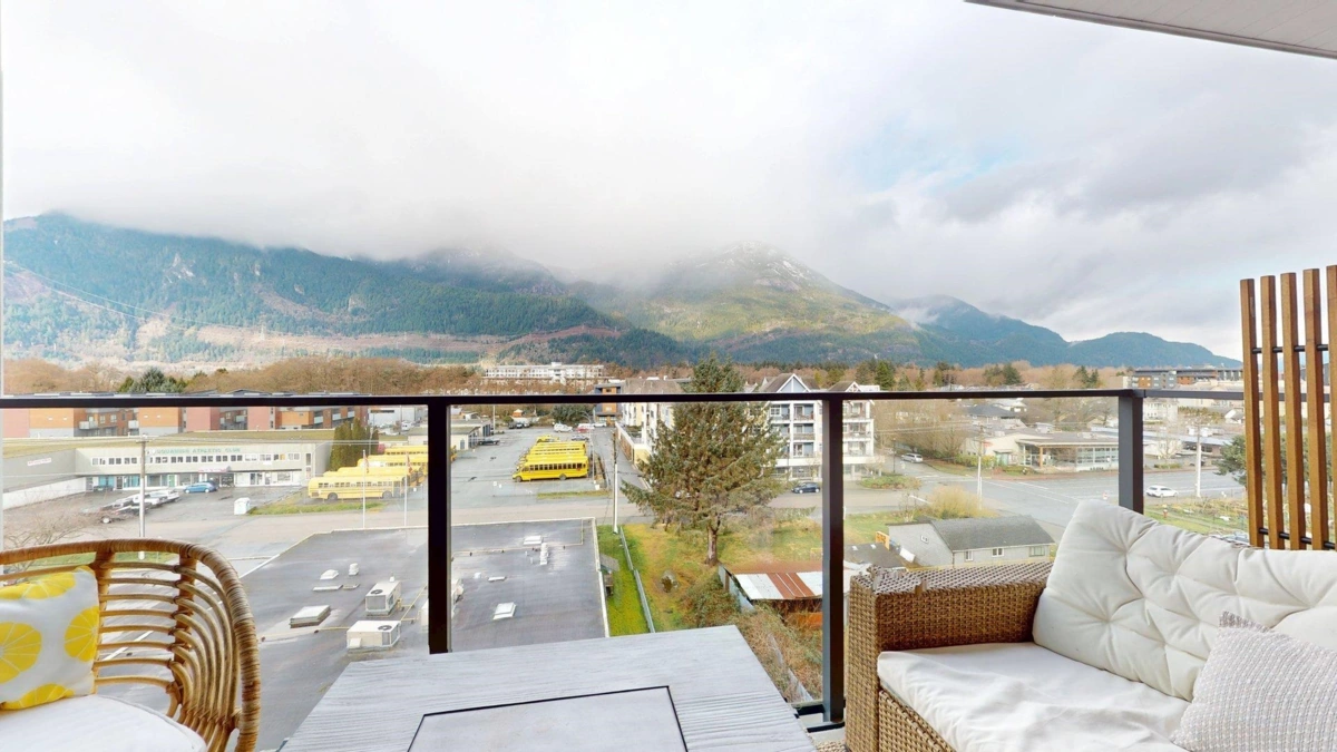 Kitchen Photo of 611 37881 Cleveland Avenue, Squamish, BC