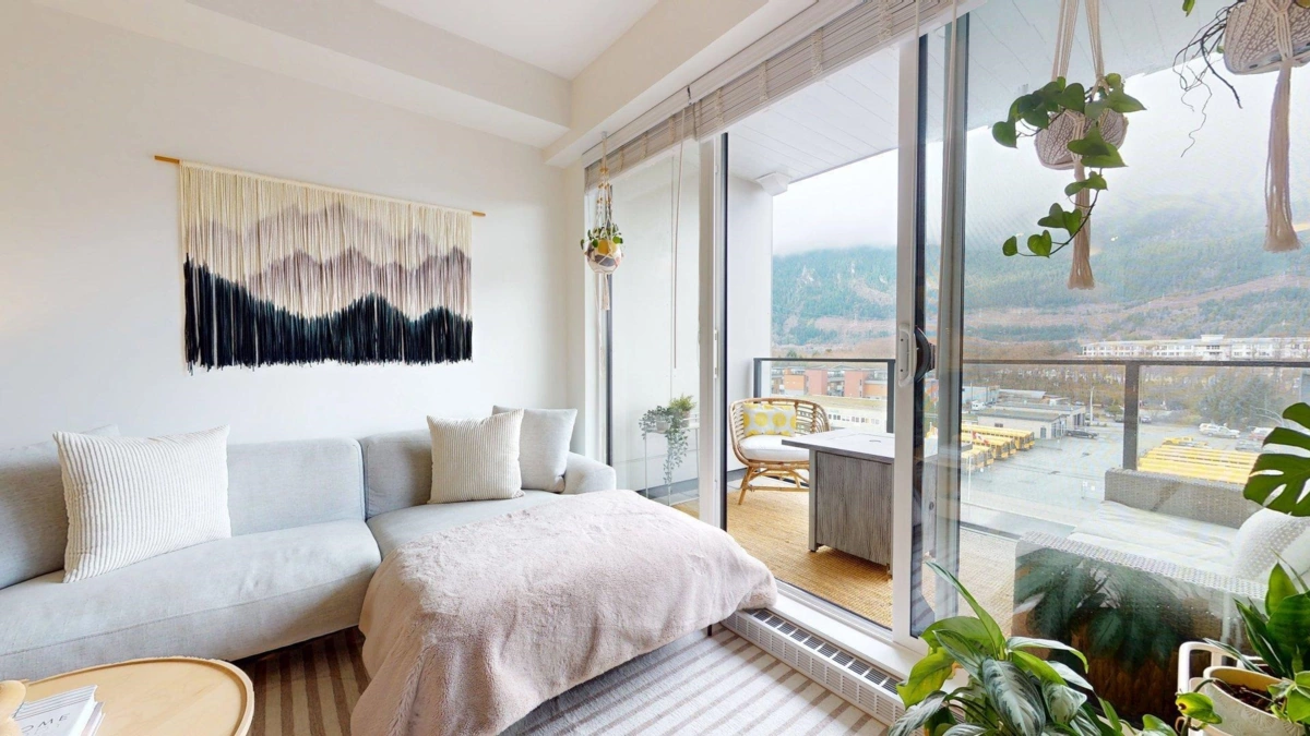 Living Room Photo of 611 37881 Cleveland Avenue, Squamish, BC