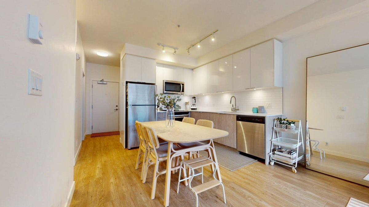 Walk-In Closet Photo of 611 37881 Cleveland Avenue, Squamish, BC