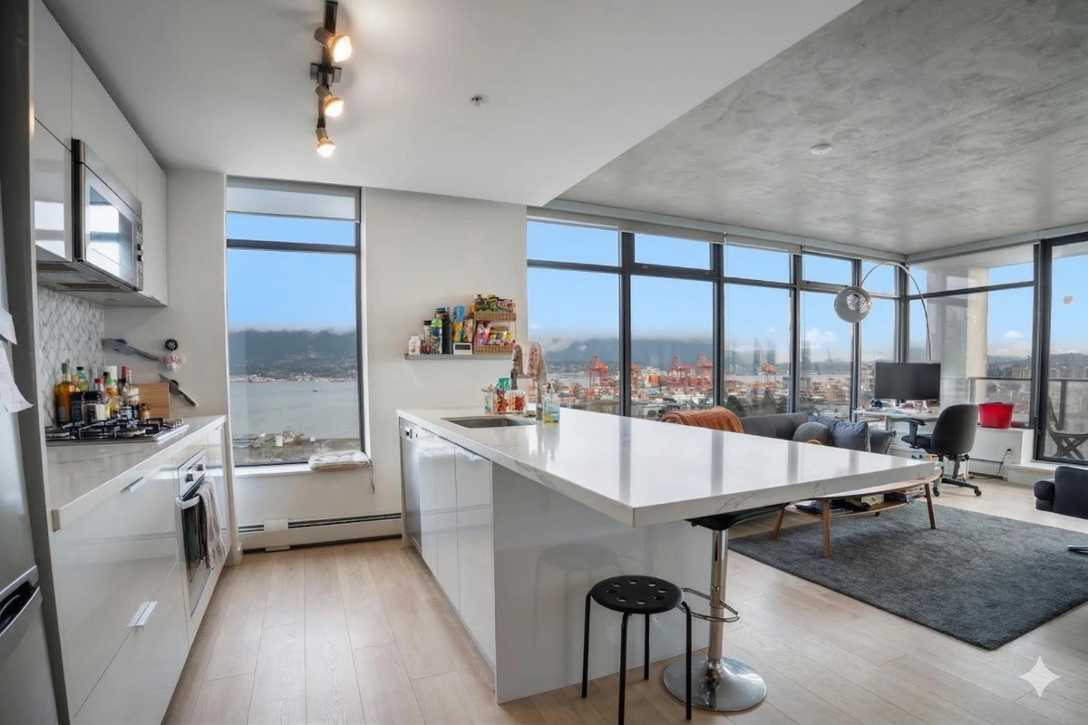 Walk-In Closet Photo of 1401 108 W Cordova Street, Vancouver, BC