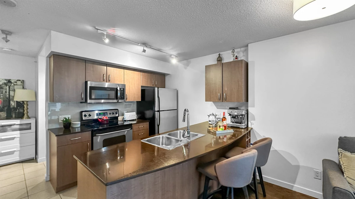 Breakfast Nook Photo of 616 610 Granville Street, Vancouver, BC