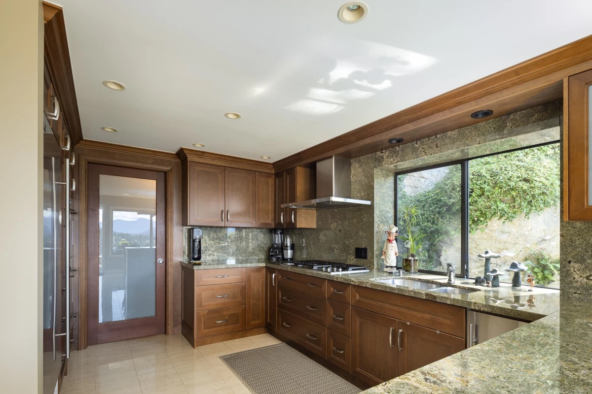 Breakfast Nook Photo of 5267 Aspen Drive, West Vancouver, BC