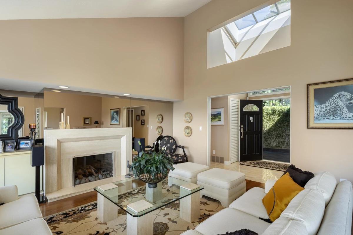 Dining Area Photo of 5267 Aspen Drive, West Vancouver, BC