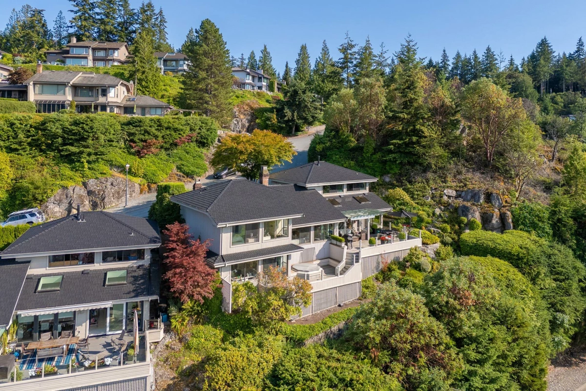 Garden / Landscaping Photo of 5267 Aspen Drive, West Vancouver, BC