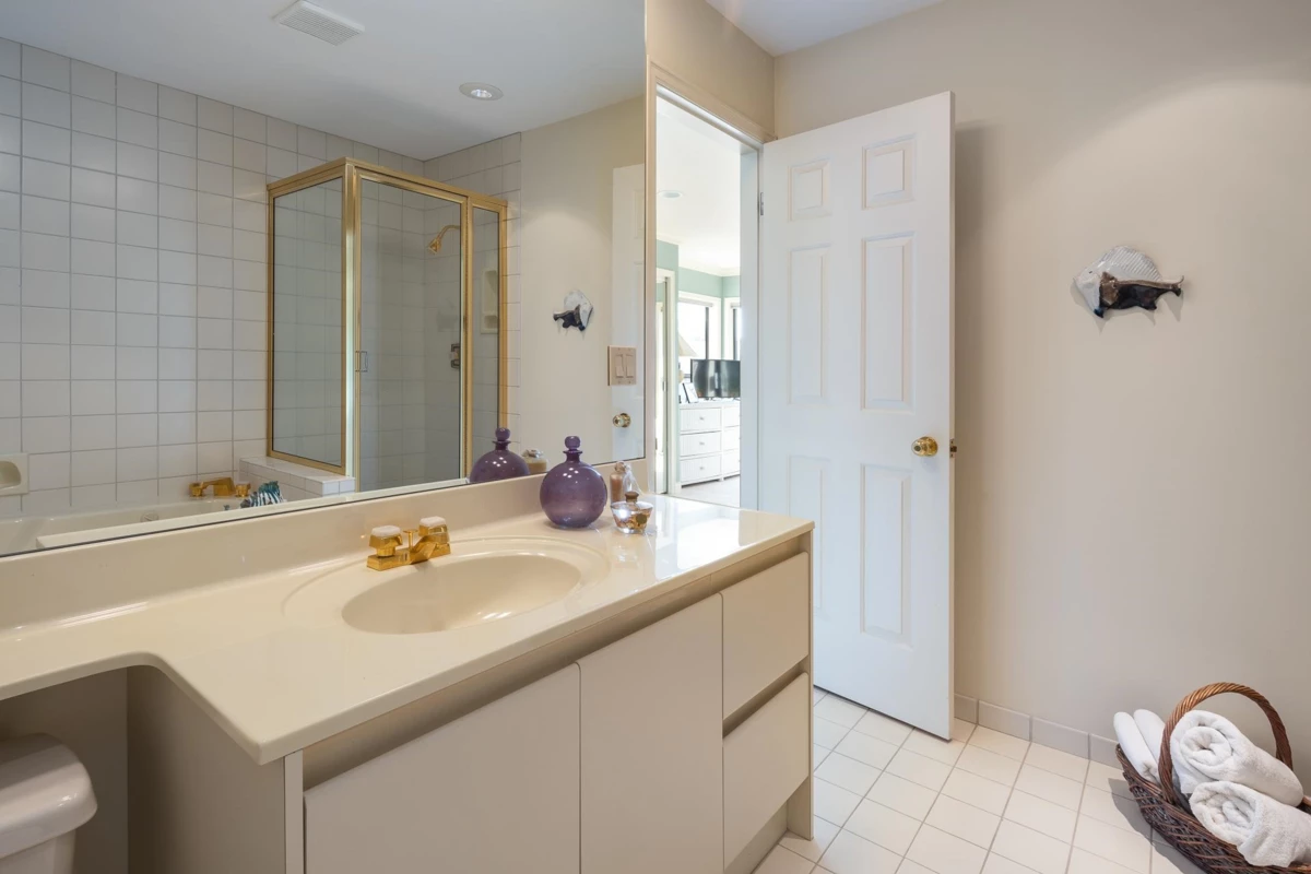 Laundry Room Photo of 5267 Aspen Drive, West Vancouver, BC