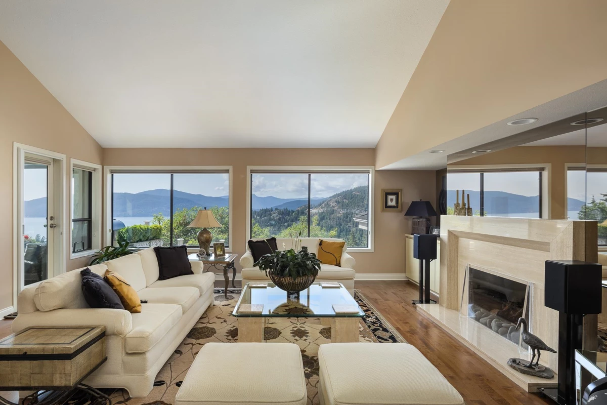 Living Room Photo of 5267 Aspen Drive, West Vancouver, BC