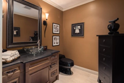 Entry Foyer Photo of 5267 Aspen Drive, West Vancouver, BC