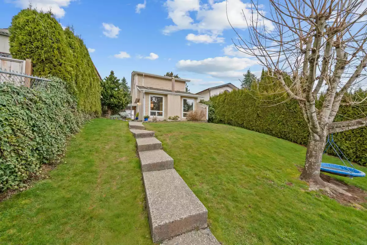 Living Room Photo of 33139 Myrtle Avenue, Mission, BC