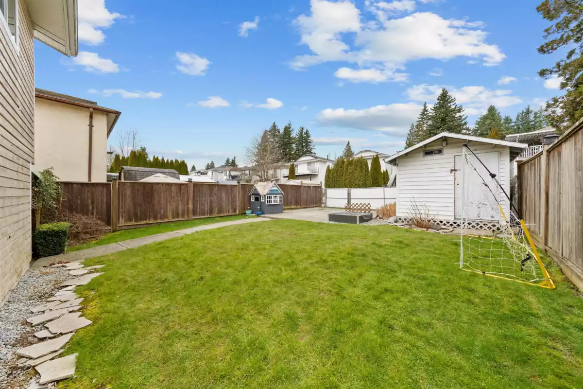 Outdoor Kitchen Photo of 33139 Myrtle Avenue, Mission, BC