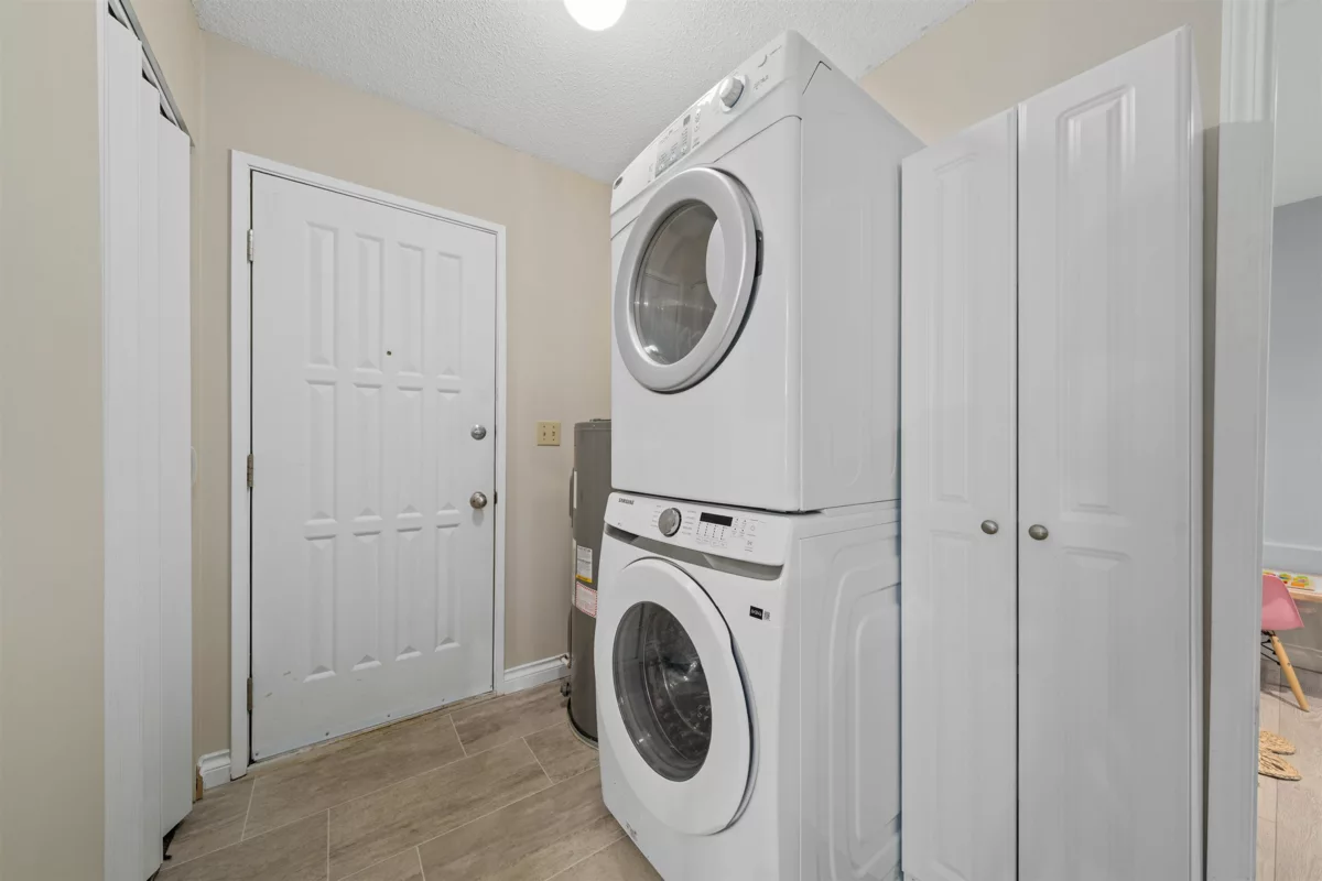 Powder Room Photo of 33139 Myrtle Avenue, Mission, BC