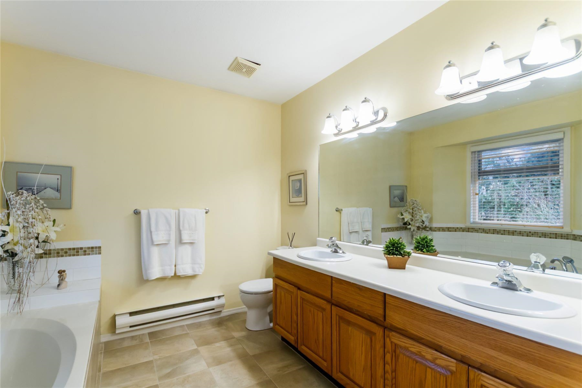 Basement Recreation Room Photo of 1 15140 20 Avenue, Surrey, BC