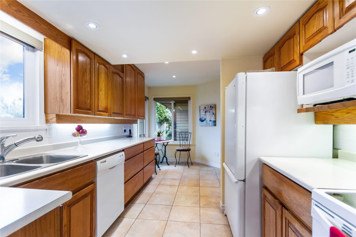 Breakfast Nook Photo of 1 15140 20 Avenue, Surrey, BC