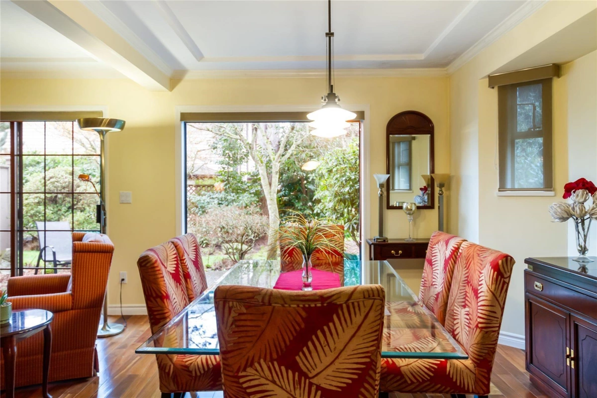 Dining Area Photo of 1 15140 20 Avenue, Surrey, BC