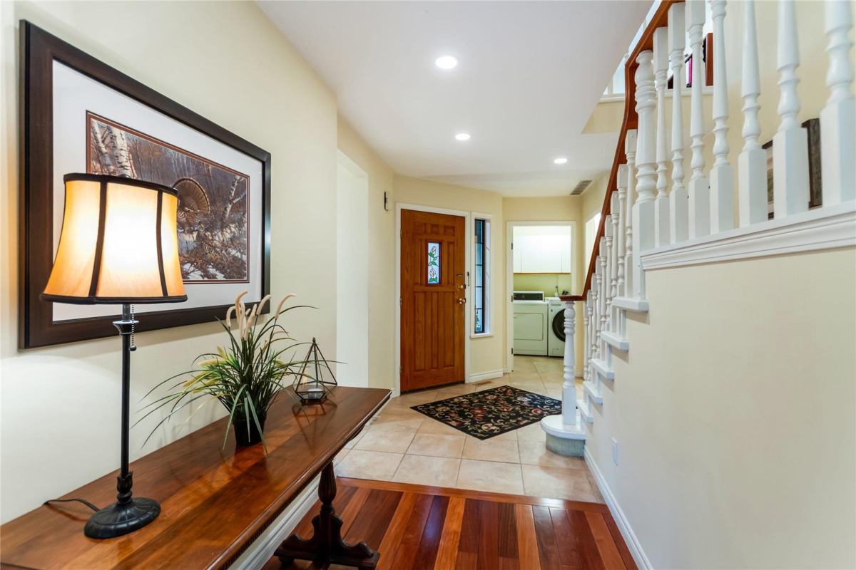 Family Room Photo of 1 15140 20 Avenue, Surrey, BC