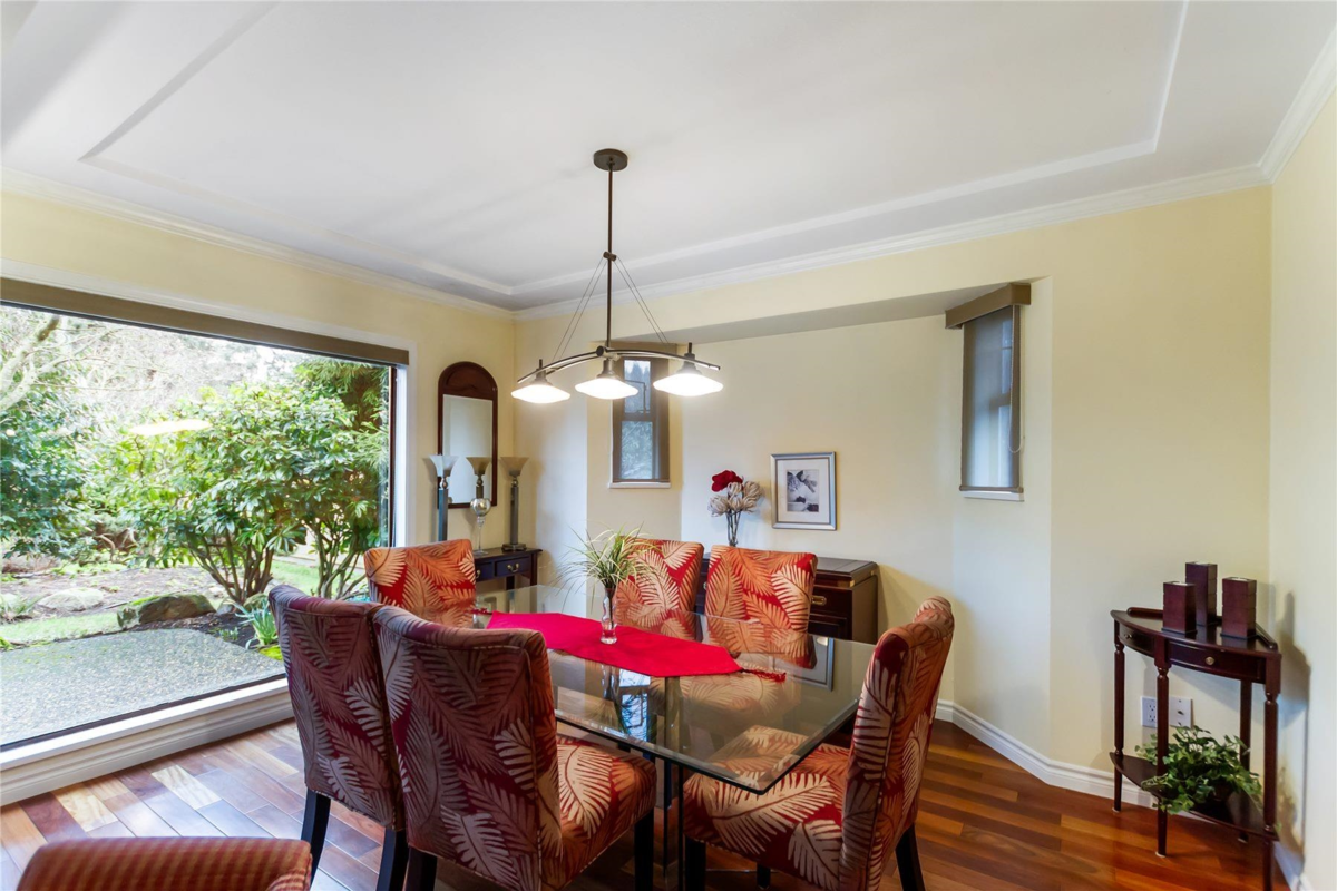 Kitchen Photo of 1 15140 20 Avenue, Surrey, BC