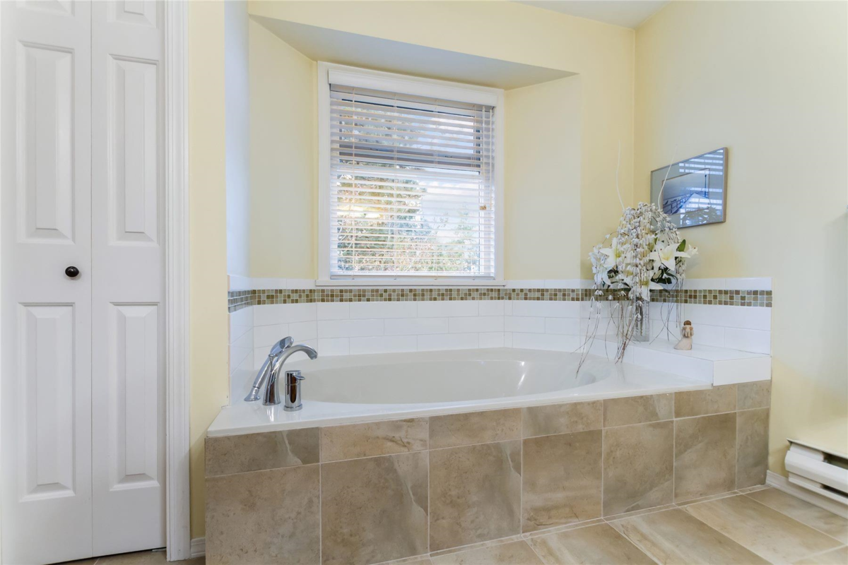 Laundry Room Photo of 1 15140 20 Avenue, Surrey, BC