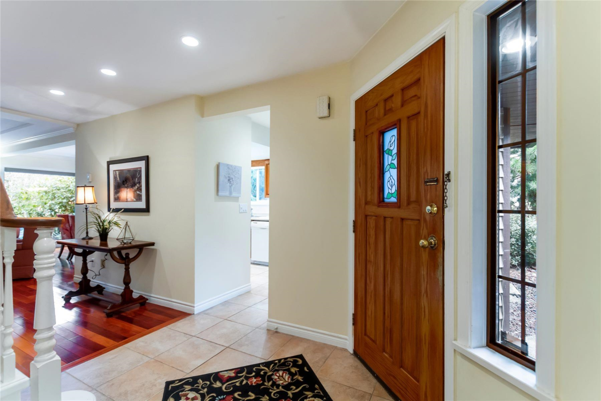 Living Room Photo of 1 15140 20 Avenue, Surrey, BC