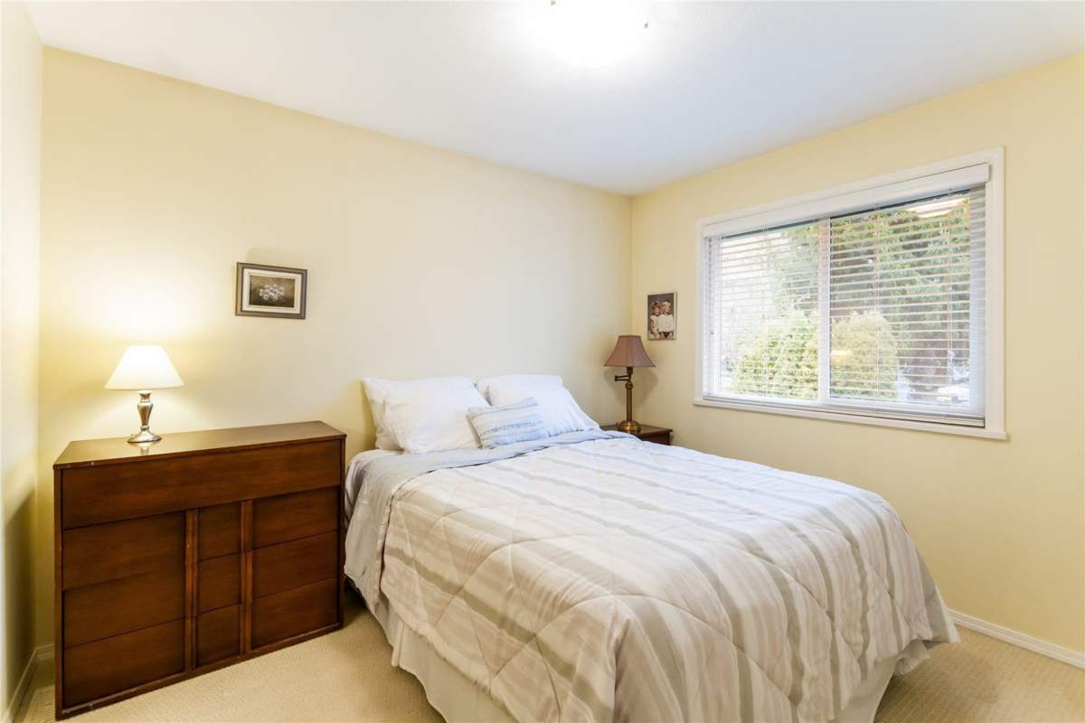Mudroom Photo of 1 15140 20 Avenue, Surrey, BC