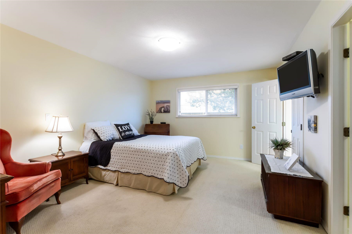 Office / Den Photo of 1 15140 20 Avenue, Surrey, BC