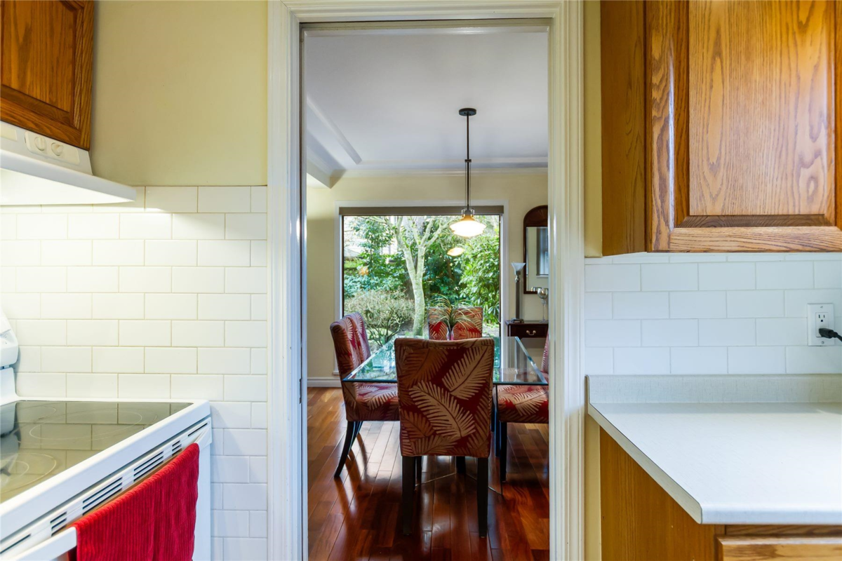 Walk-In Closet Photo of 1 15140 20 Avenue, Surrey, BC