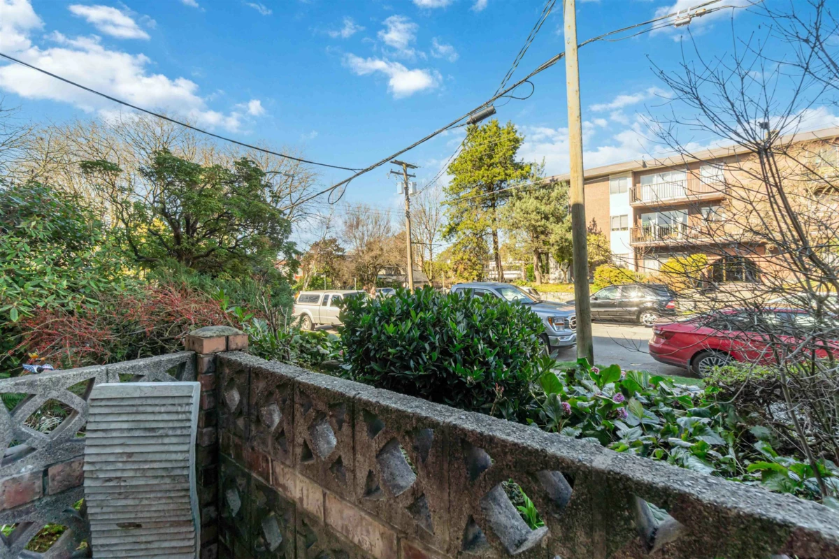 Backyard Photo of 104 2910 Ontario Street, Vancouver, BC