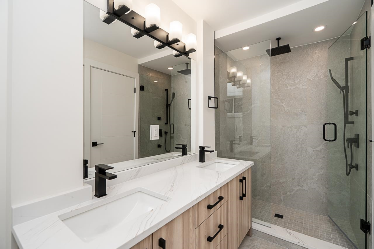 Entry Foyer Photo of 3055 York Street, Port Coquitlam, BC