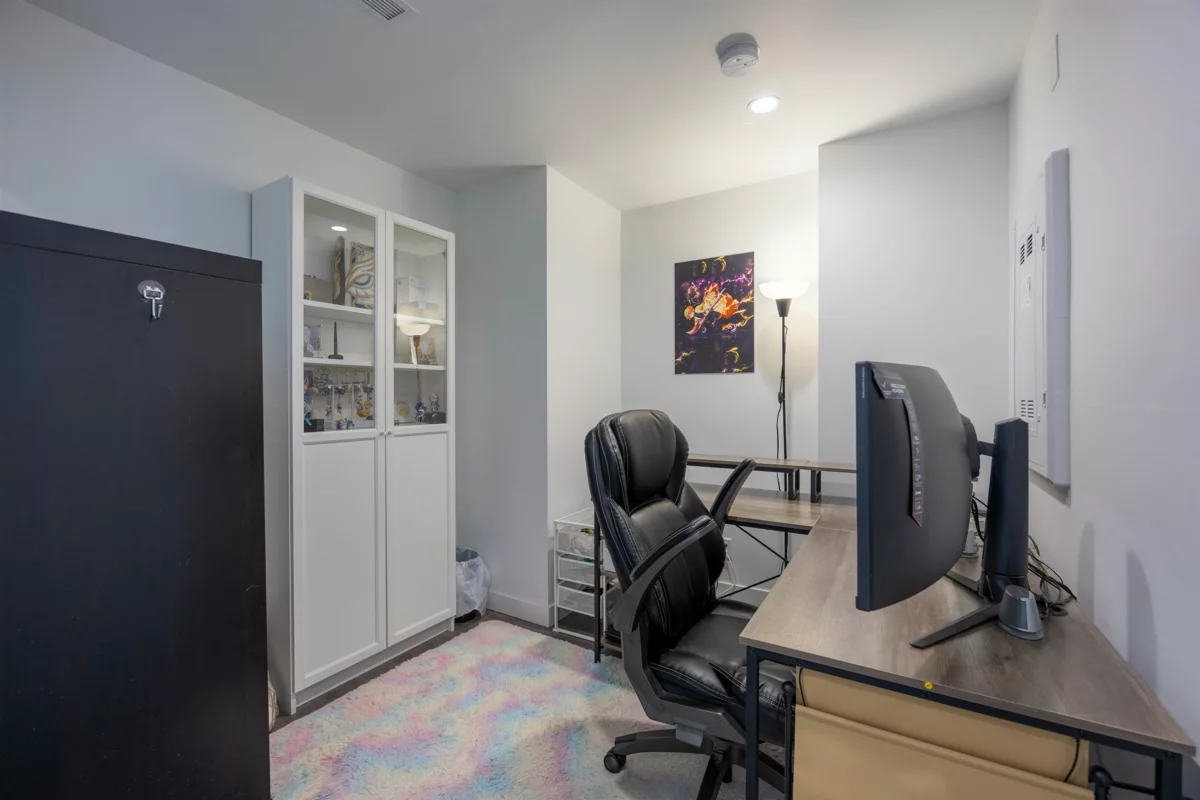 Walk-In Closet Photo of 1505 2311 Beta Avenue, Burnaby, BC