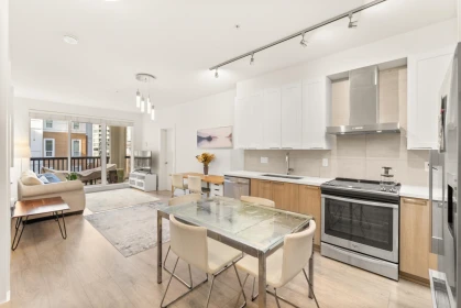 317 611 Regan Avenue, Coquitlam, BC