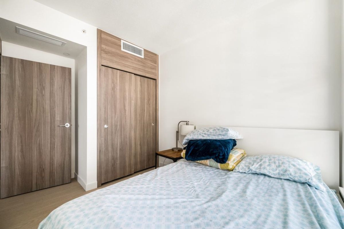 Walk-In Closet Photo of 2702 13768 100 Avenue, Surrey, BC