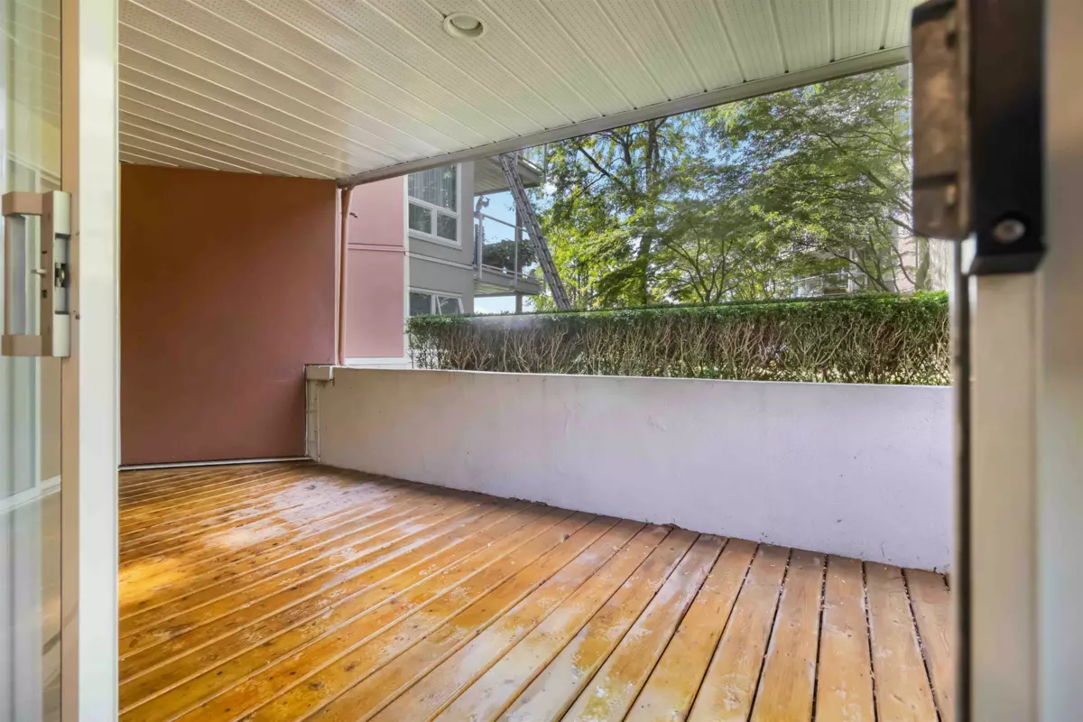 Kitchen Photo of 102 1230 Quayside Drive, New Westminster, BC