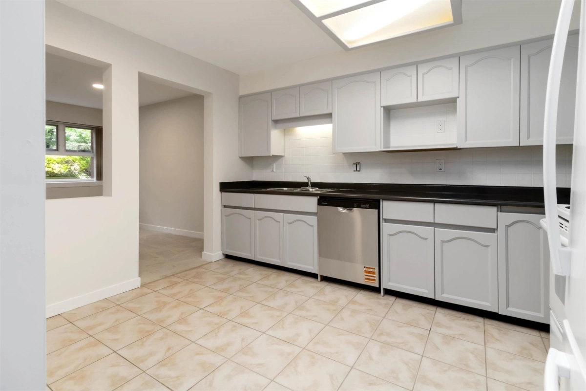 Primary Bathroom Photo of 102 1230 Quayside Drive, New Westminster, BC